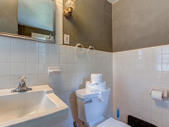 18th image of 519 W 12th Avenue