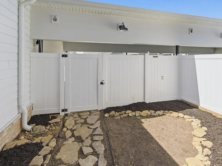 1021 Milson Ln — Photo 21