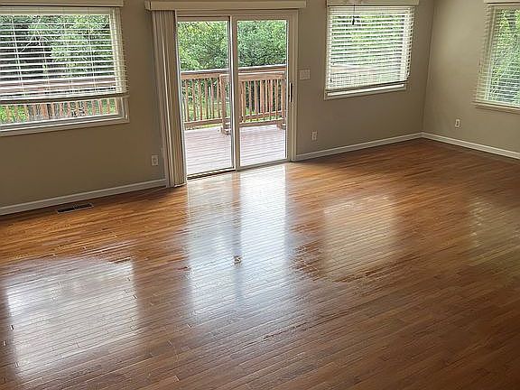 4th image of 231 Acorn Dr