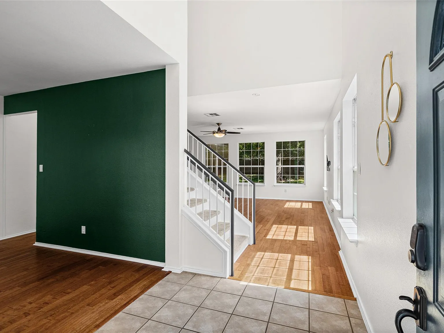 4 bed, 2.5 bath, 2505 sqft, $3,200 — Photo 4