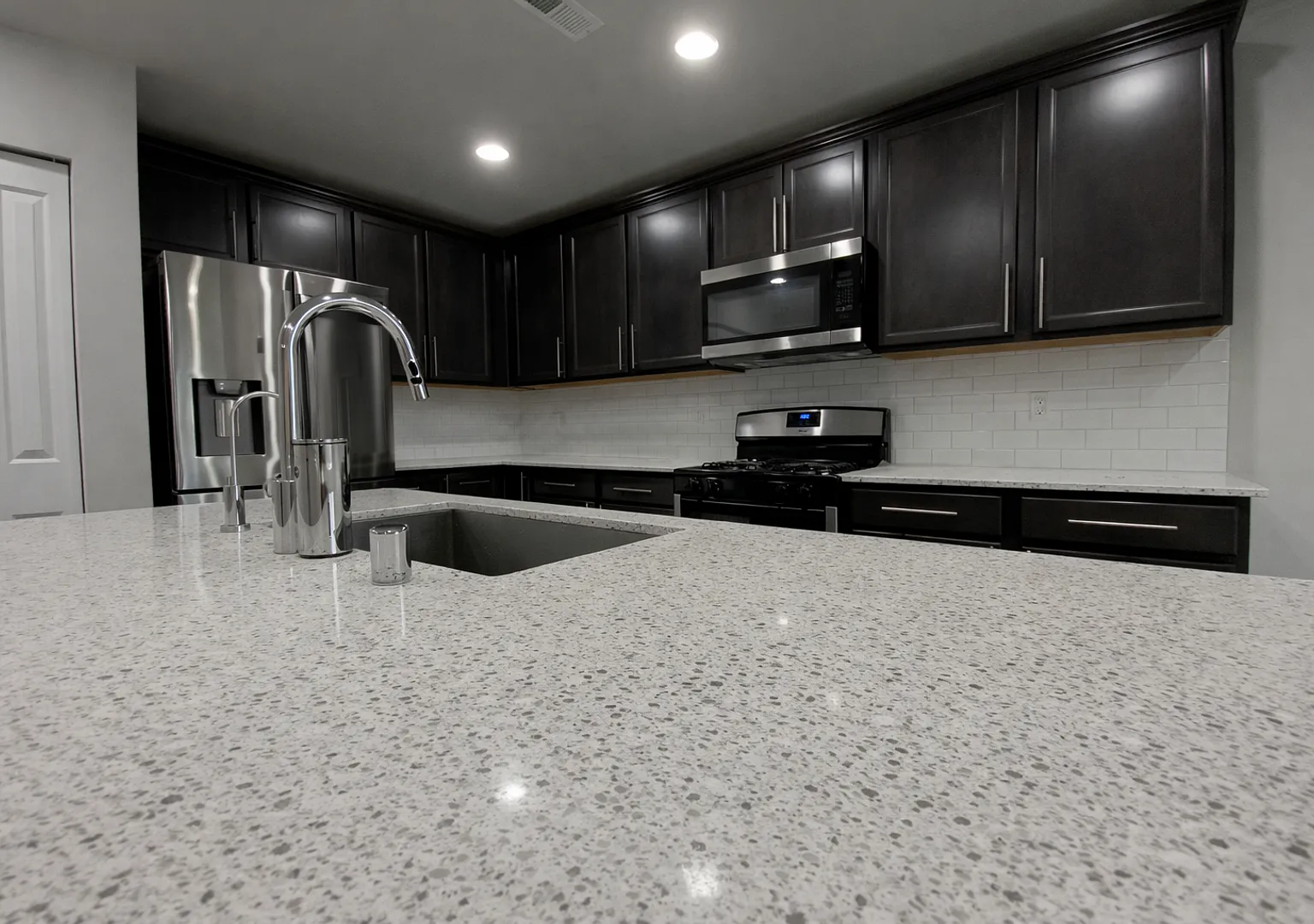 Beautiful 3BR Family Home | Loft, Private Backyard, Cul-de-Sac, 3-Car Garage — Photo 3