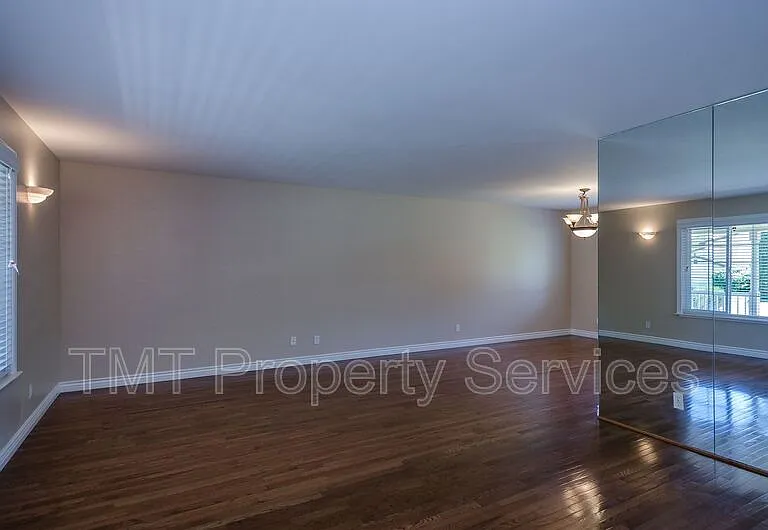 485 Meadowbrook Dr — Photo 12