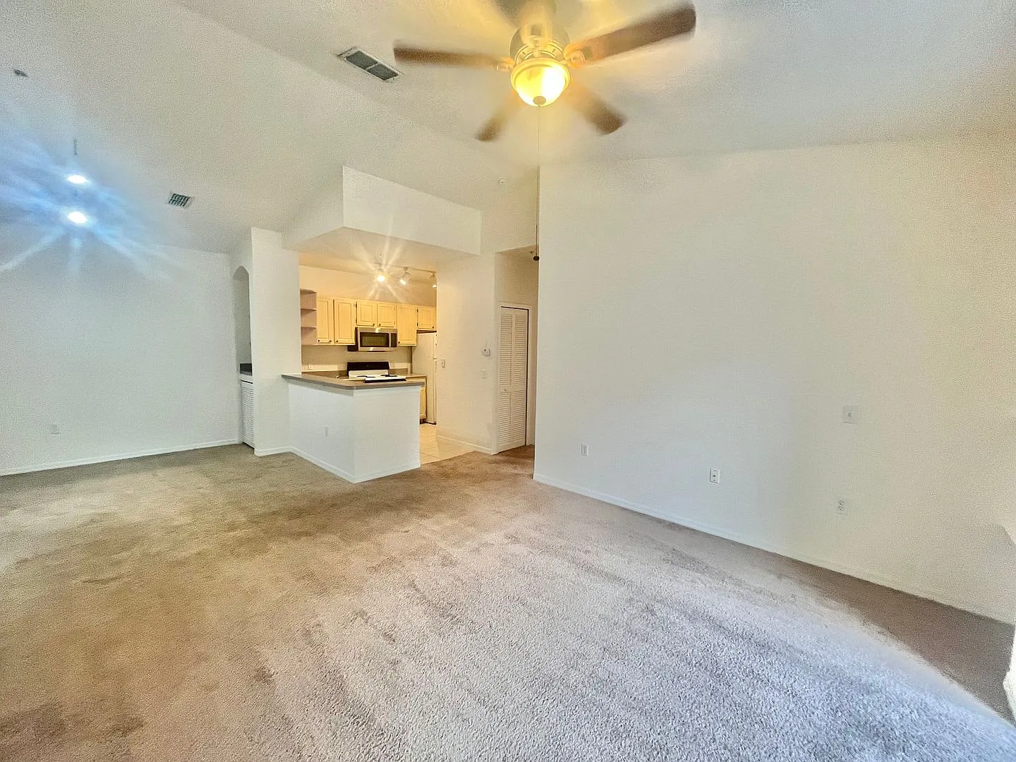 Charming 2-Bedroom, 2-Bathroom Condo with Resort-Style Amenities in Gated Maitland Community — Photo 4