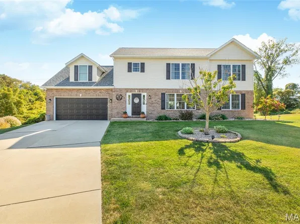 200 Matterhorn Ct, Glen Carbon, IL 62034