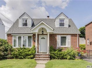 311 Beebe Rd, Mineola, NY 11501