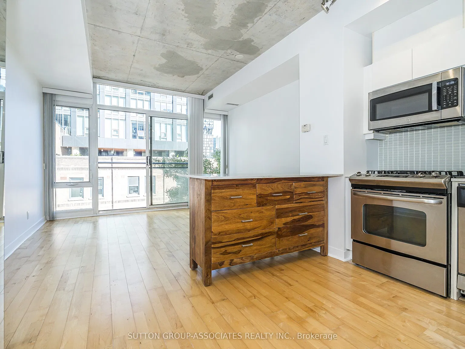 1 bed, $1,975 — Photo 1