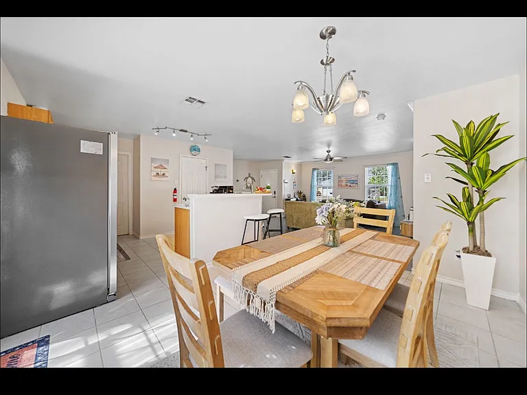 813 Oriole St — Photo 10