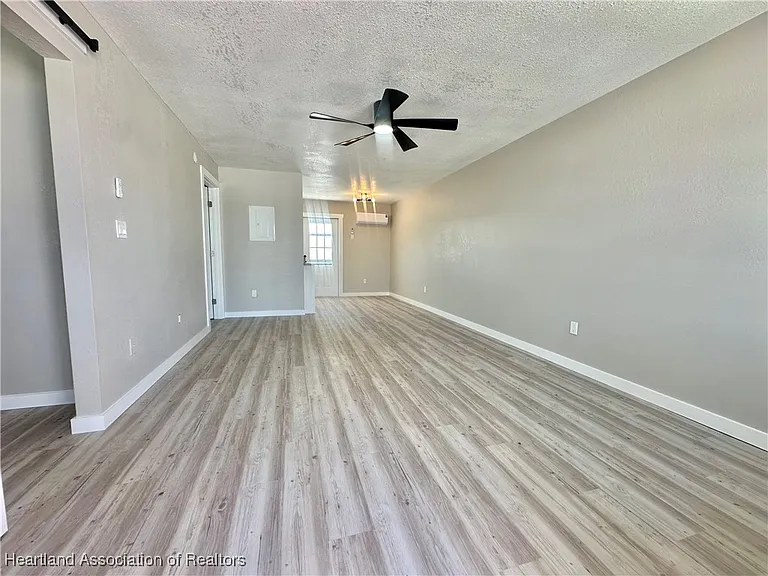 507 Washington Blvd NE — Photo 6