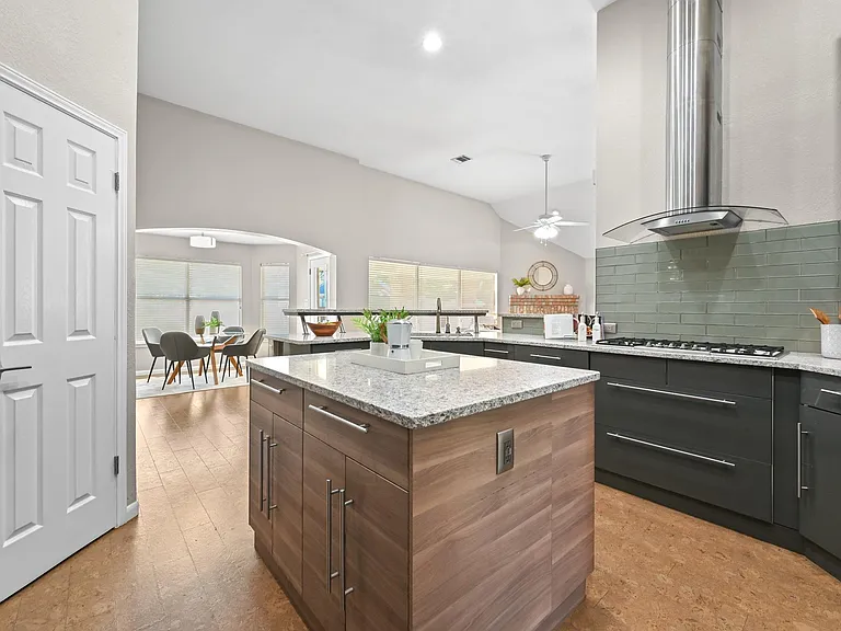 905 Hunters Creek Dr — Photo 10