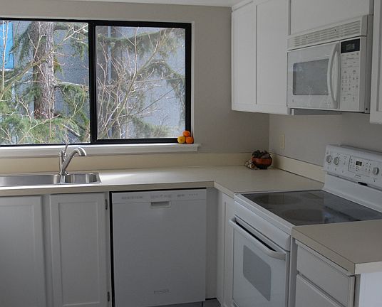 Kitchen has ceramic stove