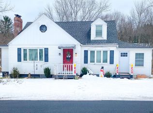 37 Edwards Rd, Wynantskill, NY 12198