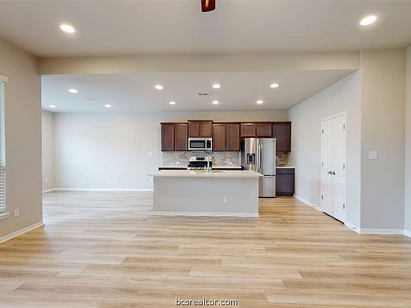 3rd image of 6335 Spartan Dr