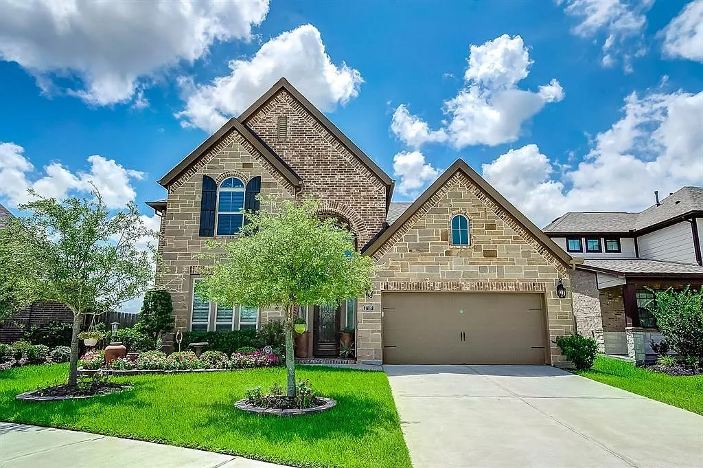 4 bed, 3.5 bath, 2930 sqft, $2,700 — Photo 1
