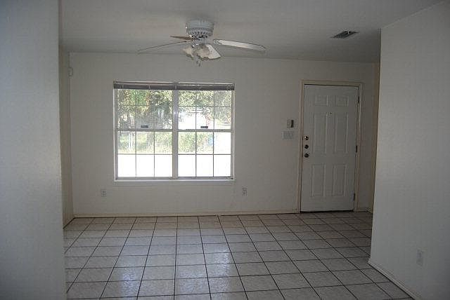 2nd image of 610 N Broadway St APT 2