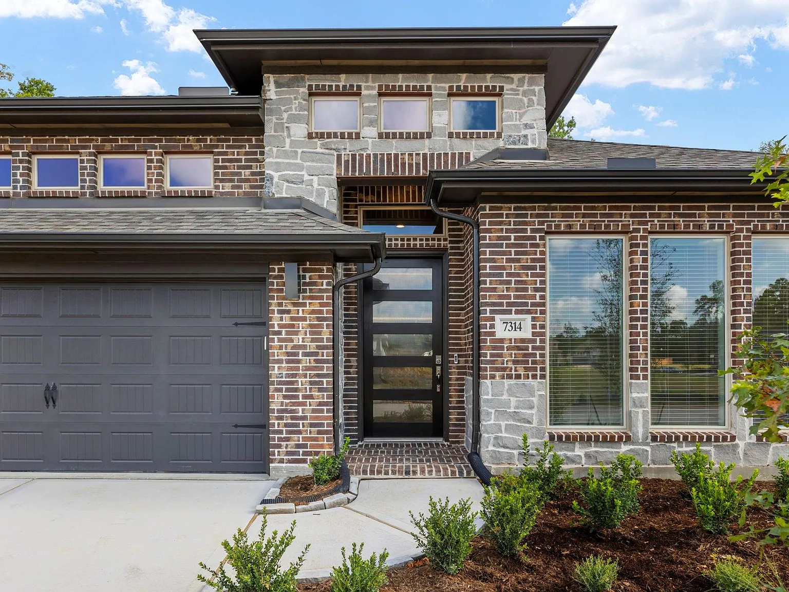 4 bed, 3.0 bath, 2639 sqft, $5,250 — Photo 3