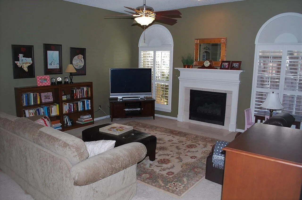 3 bed, 1964 sqft, $2,700 — Photo 3