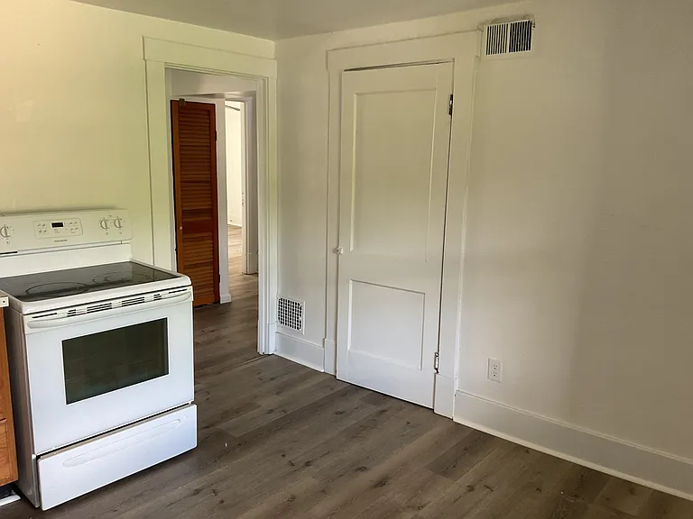 320 Main St #2 — Photo 5