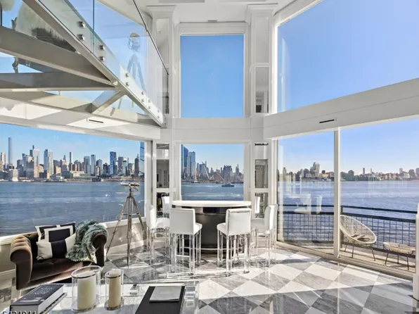 600 Harbor #1079, Weehawken Twp., NJ 07086