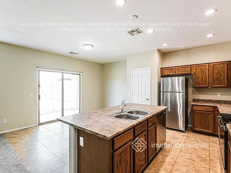 6417 S 23rd Dr — Photo 6