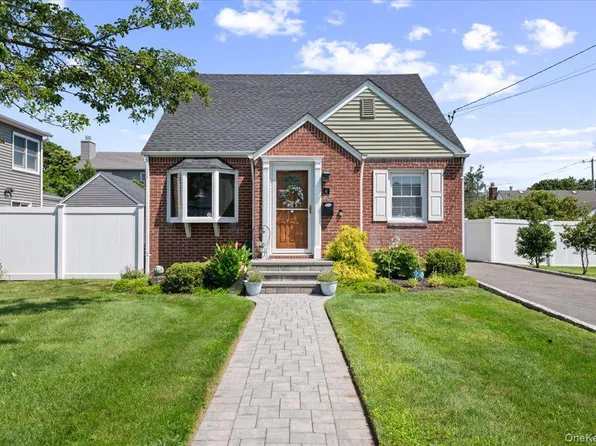 6 Dorcas Avenue, Syosset, NY 11791