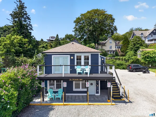 3 Pearl St #F, Groton, CT 06340