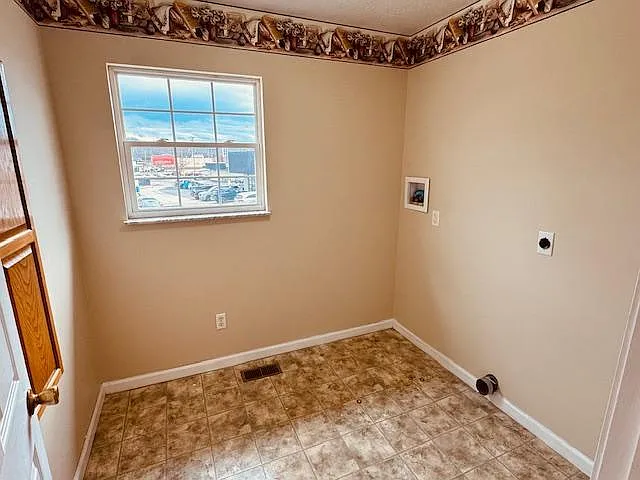 1576 E Pea Ridge Rd — Photo 15