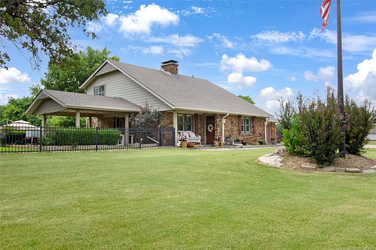 3 bed, 3554 sqft, $2,800 — Photo 3