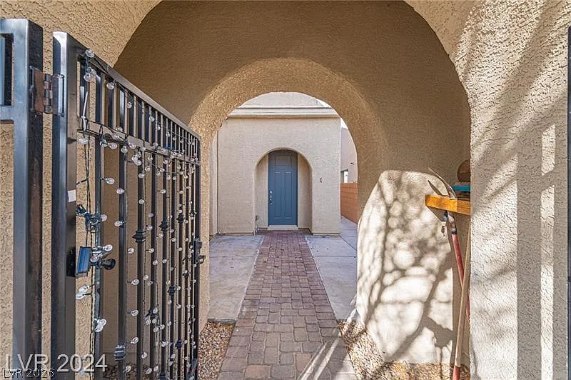4 bed, 3.0 bath, 2612 sqft, $2,600 — Photo 2
