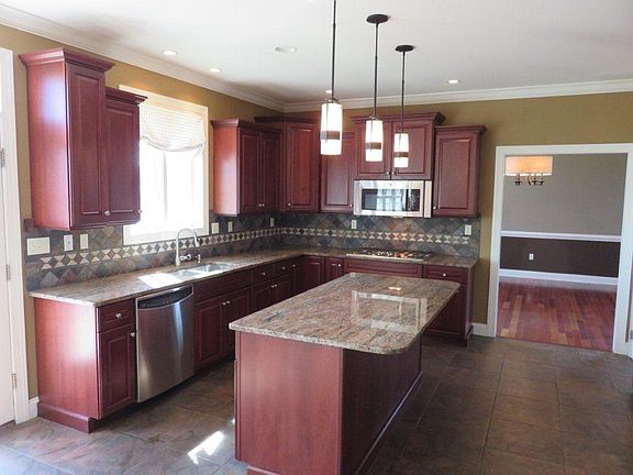5th image of 4305 Eisenhower Dr