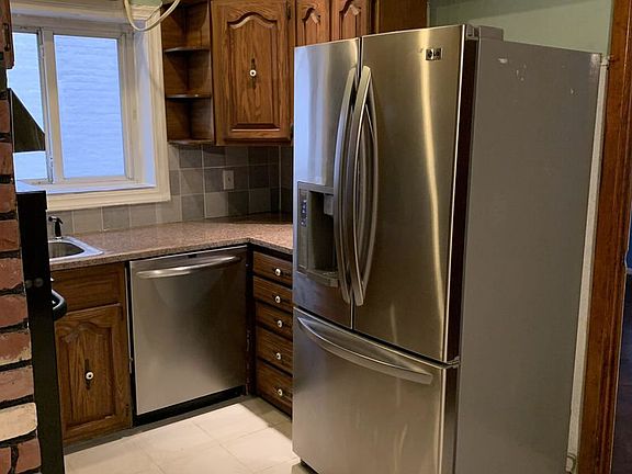 3rd image of 1438 Ovington Ave #1