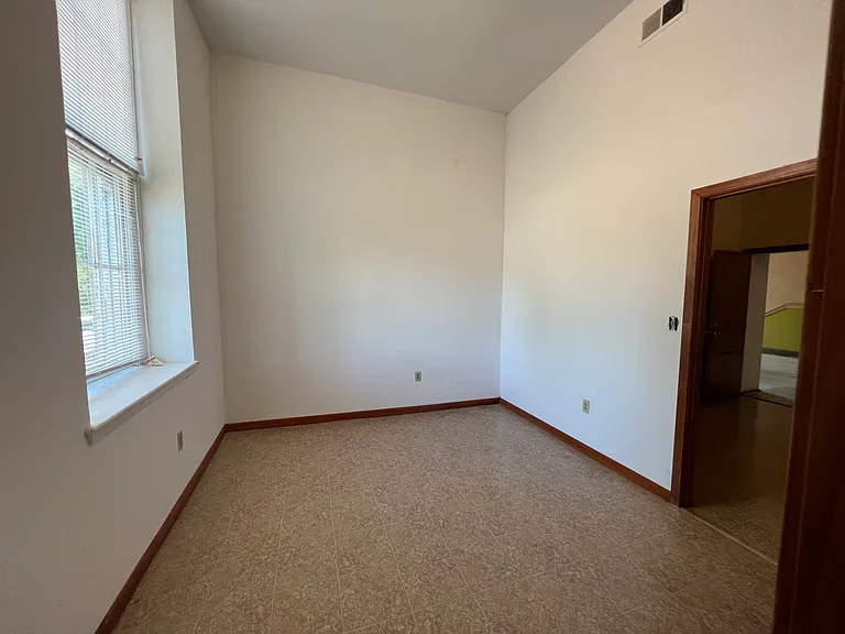 702 N Union St — Photo 8