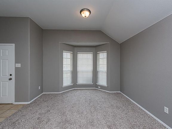 4th image of 708 Kelley Ct