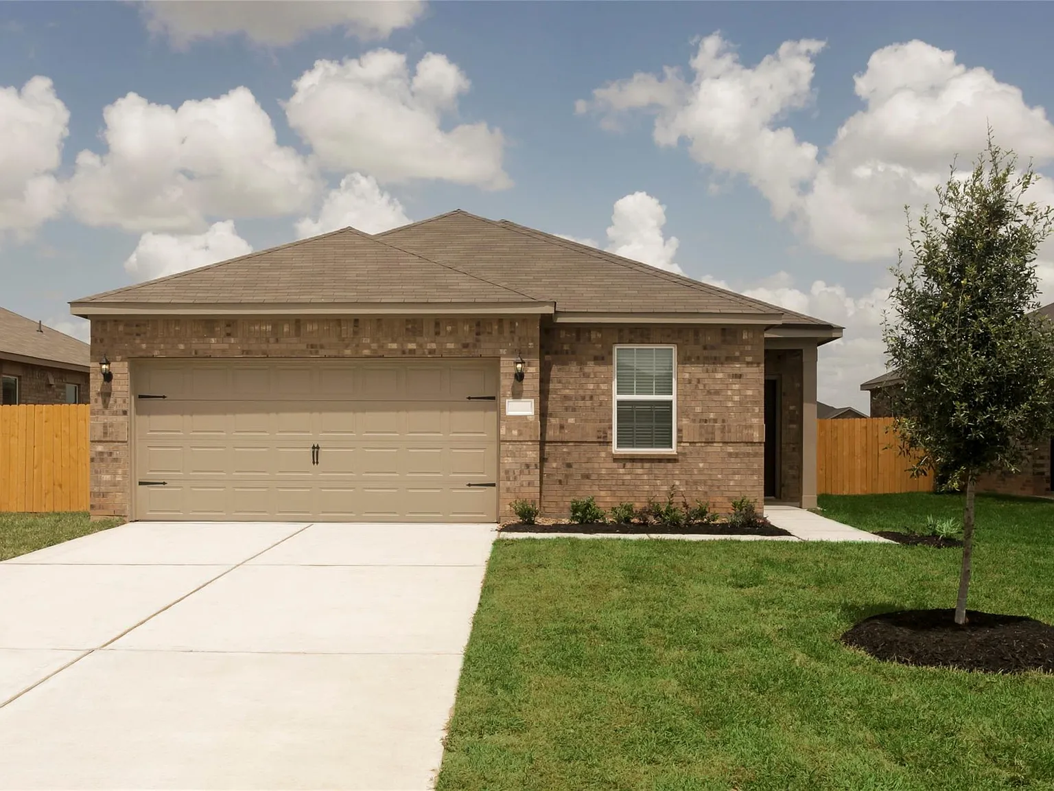 4 bed, 2.0 bath, 1852 sqft, $2,200 — Photo 1