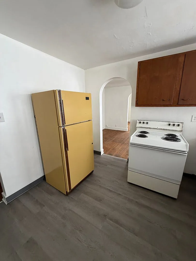 2528 Sunset Blvd — Photo 3