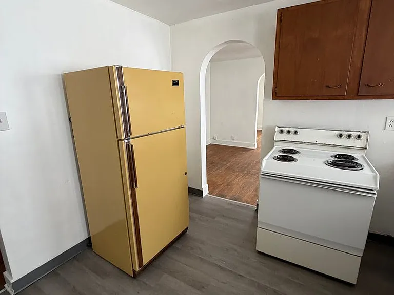 2528 Sunset Blvd — Photo 3