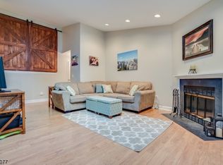 30 Meadowview Dr, Annandale, NJ 08801