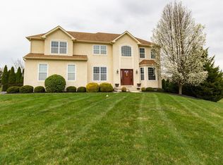 80 Oak Creek Dr, Royersford, PA 19468