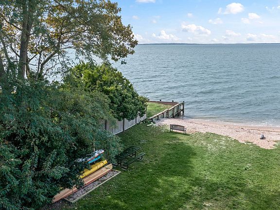 5th image of 2421 Noyac Rd