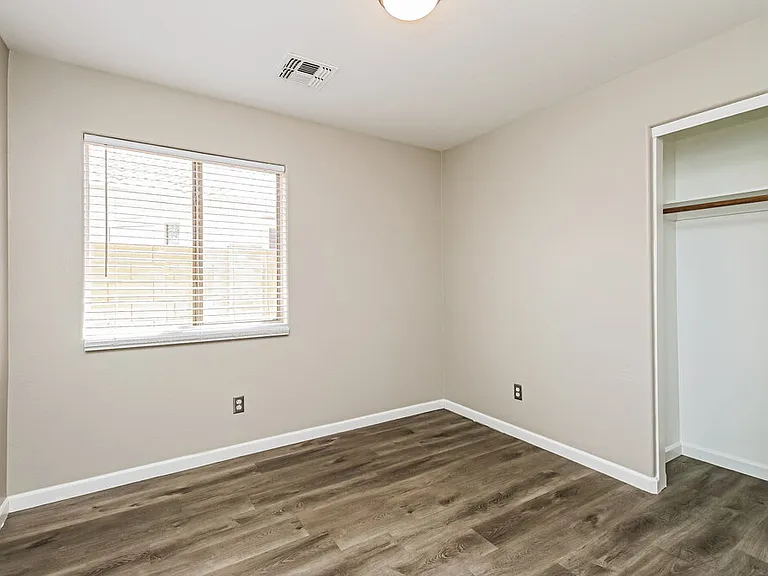 2725 E Carol Ave — Photo 12