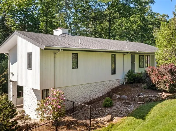 165 Hoover Dr, Cresskill, NJ 07626