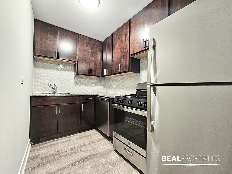 530 W Surf — Photo 107