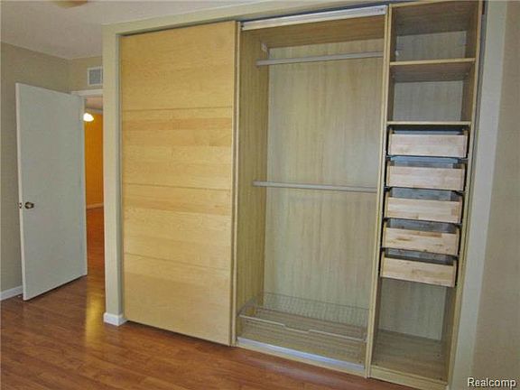 5th image of 20329 Gillman St