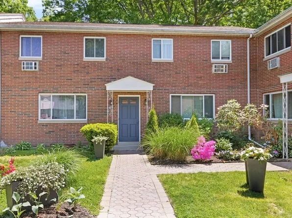 195 Bishop Dr Unit 195, Framingham, MA 01702