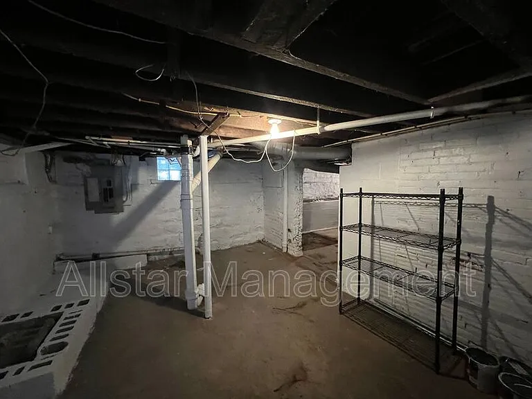 760 W 9th St — Photo 12