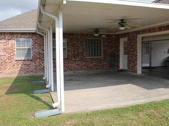covered patio w rear garage breeze way