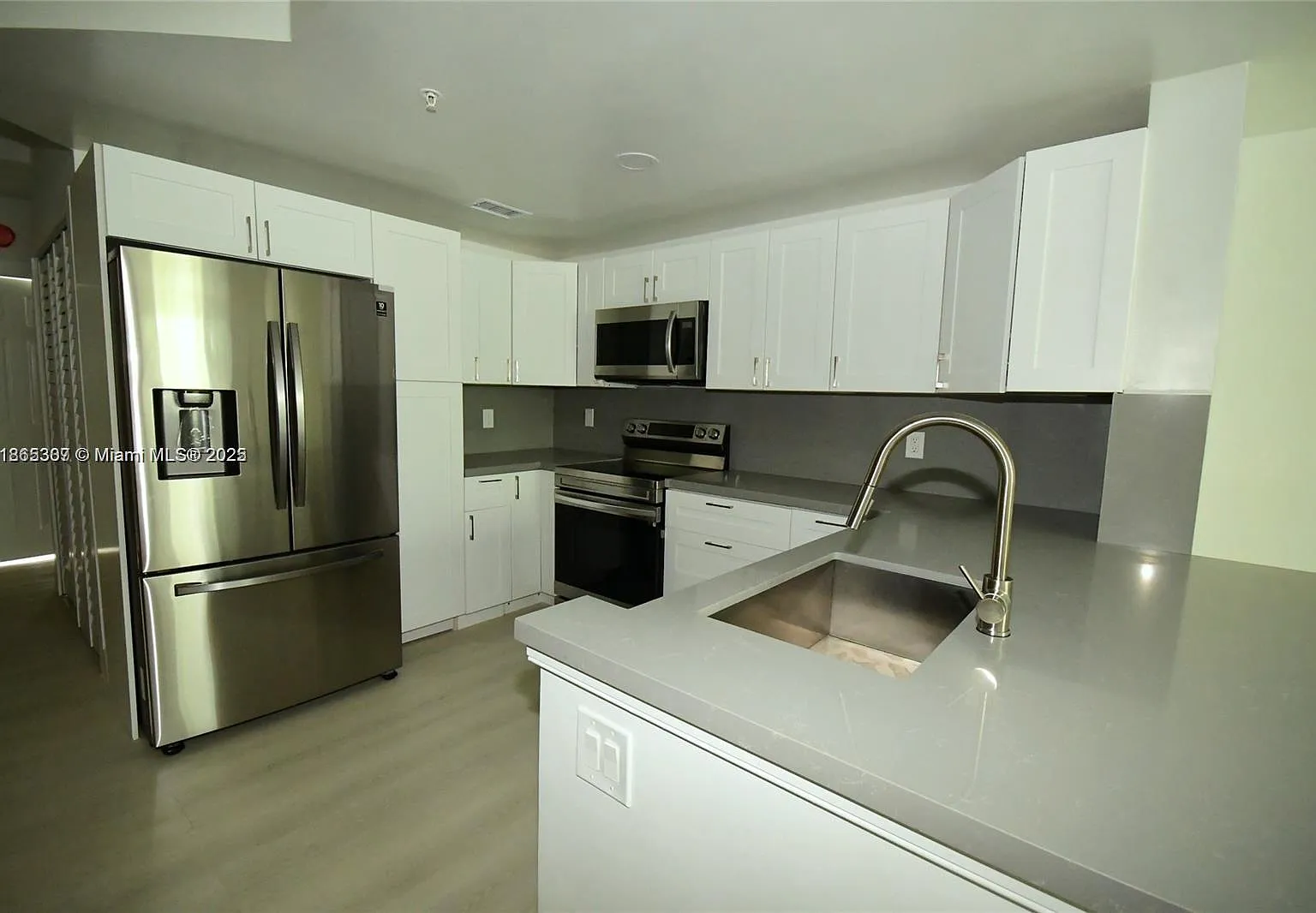 781 SW 148th Ave — Photo 2