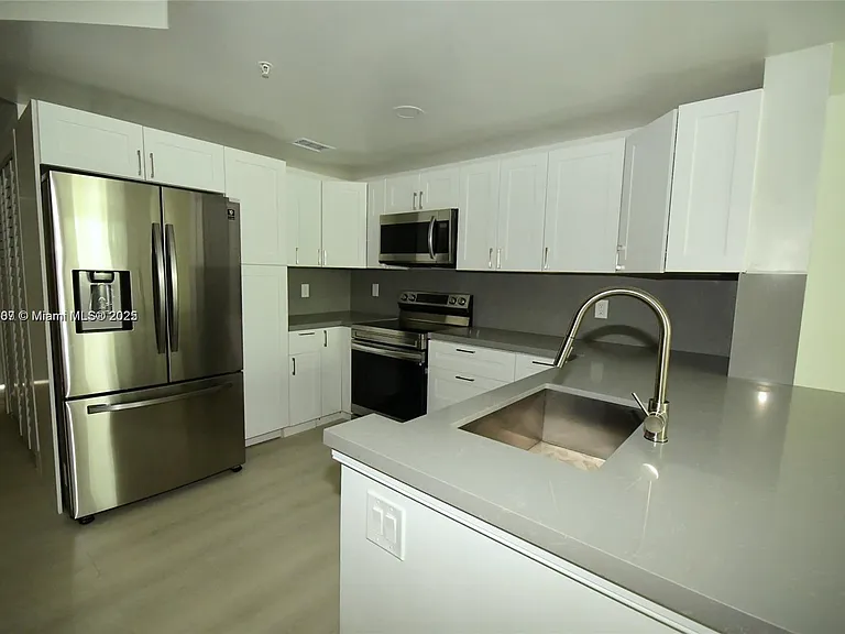 781 SW 148th Ave #1503 — Photo 2