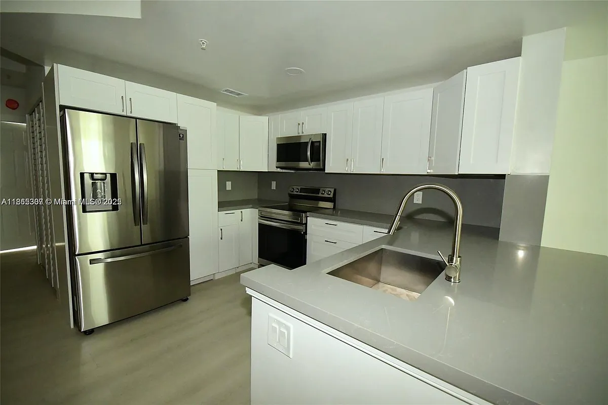 Building Photo - 781 SW 148th Ave