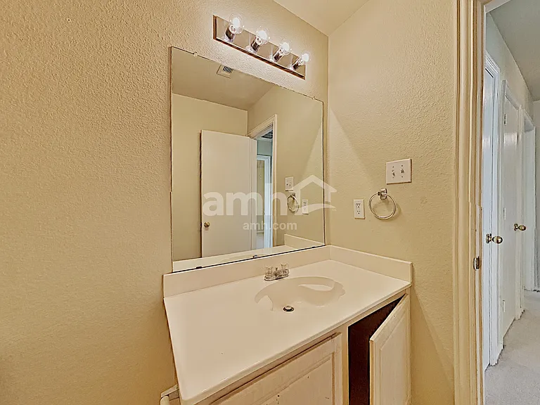1637 Myrtle Dr — Photo 11