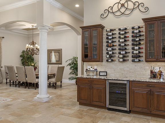 4th image of 1041 Italia Ct